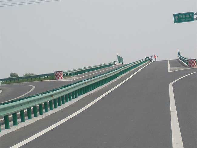 鞍山高速公路护栏的材质与规格
